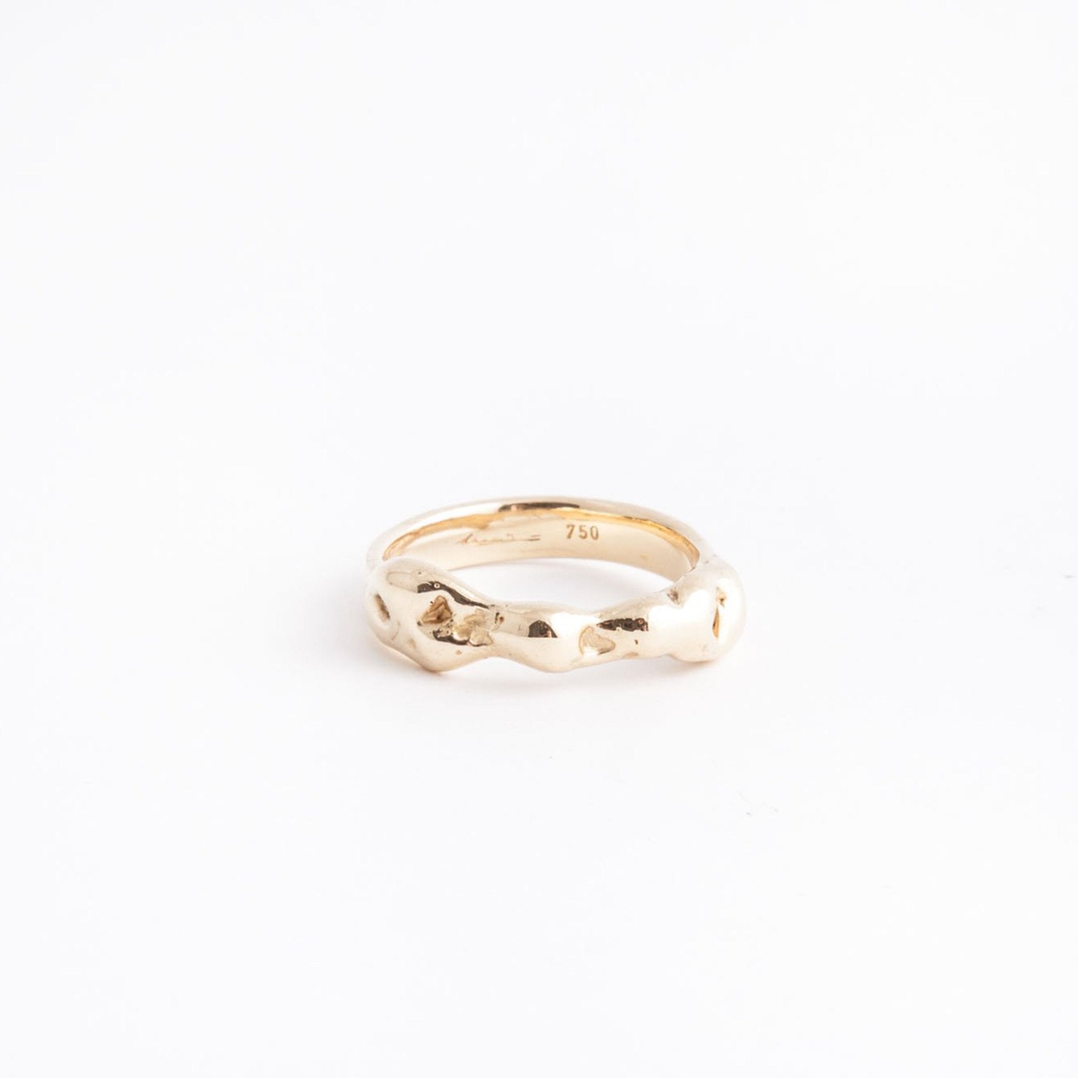 wedding ring apollo gold asymmetric product front view innan jewellery