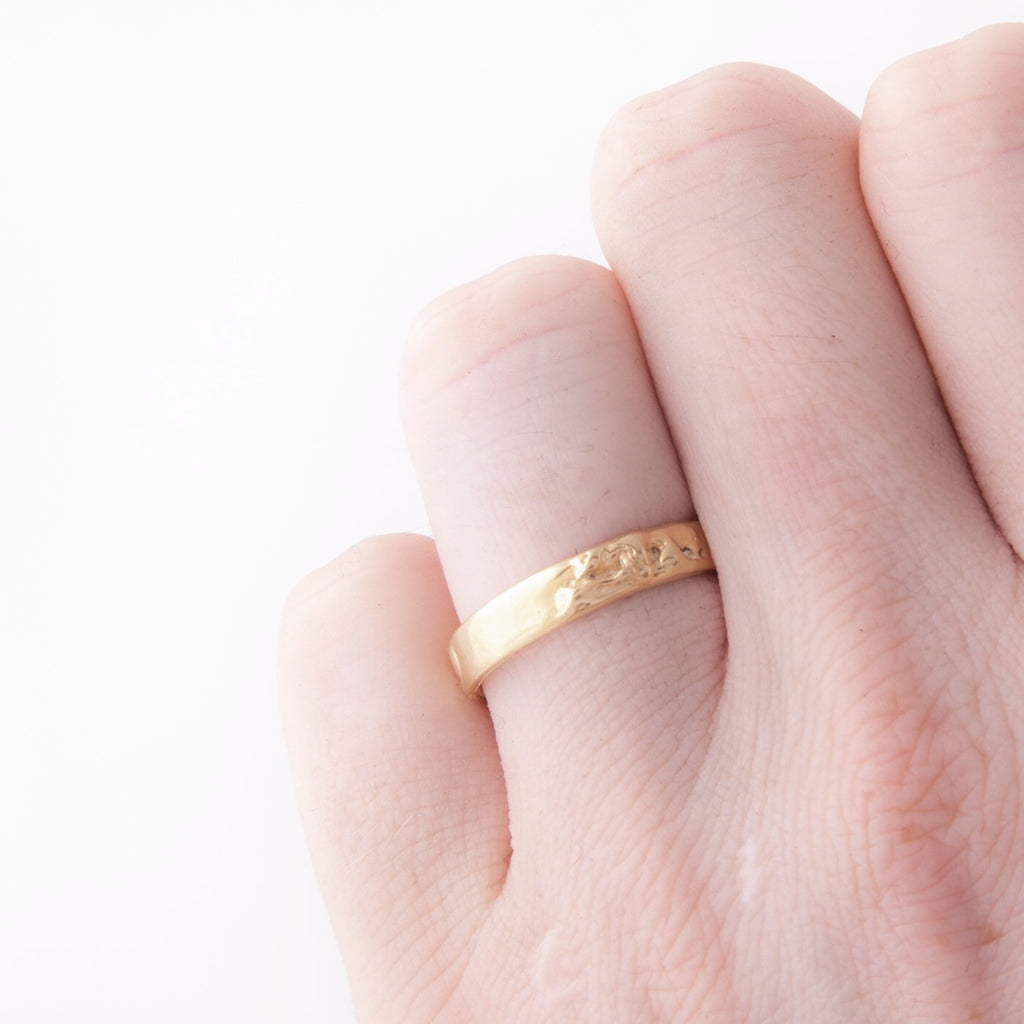 wedding ring asteriae gold on the hand innan jewellery