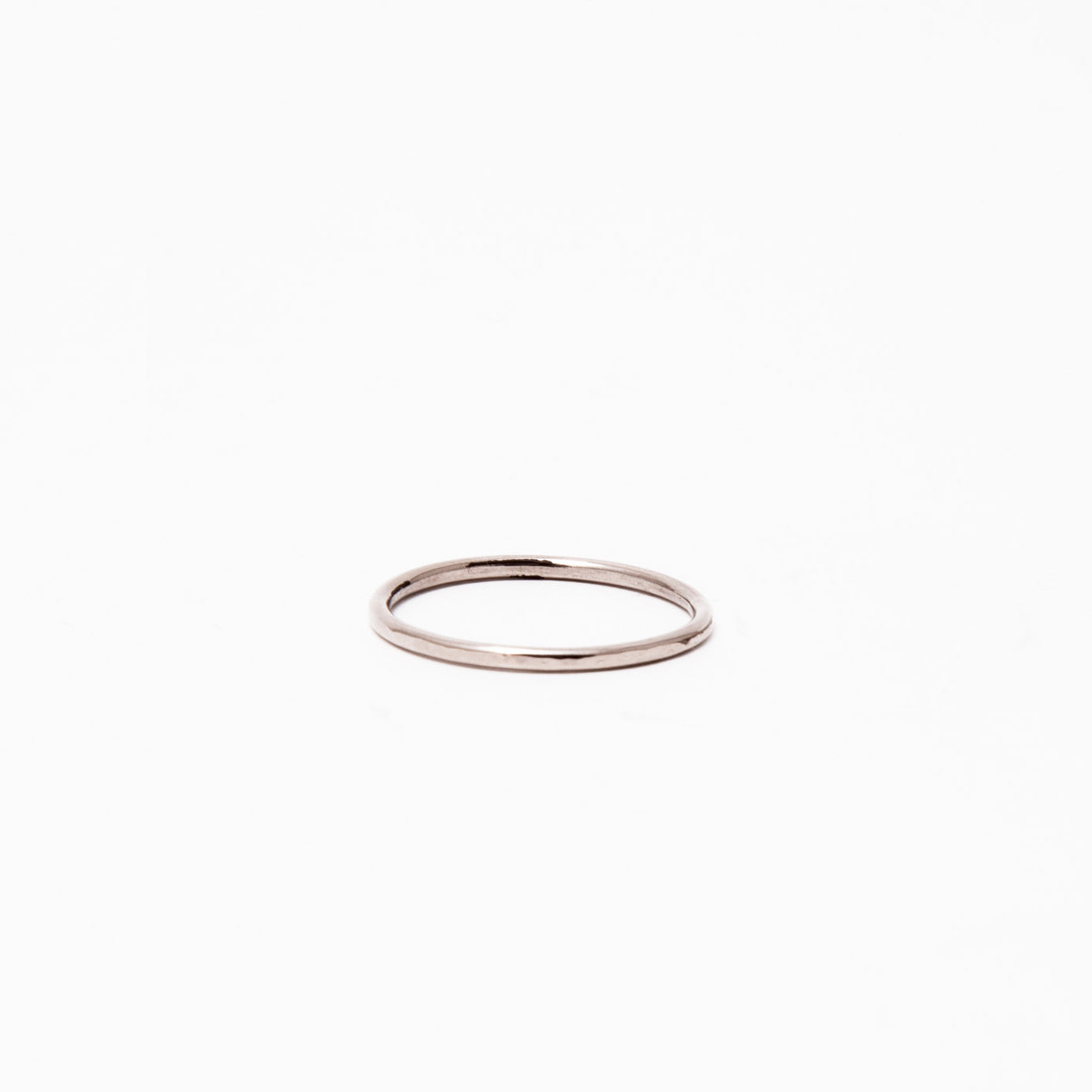 wedding ring hera 18 ct white gold hammered product view innan jewellery