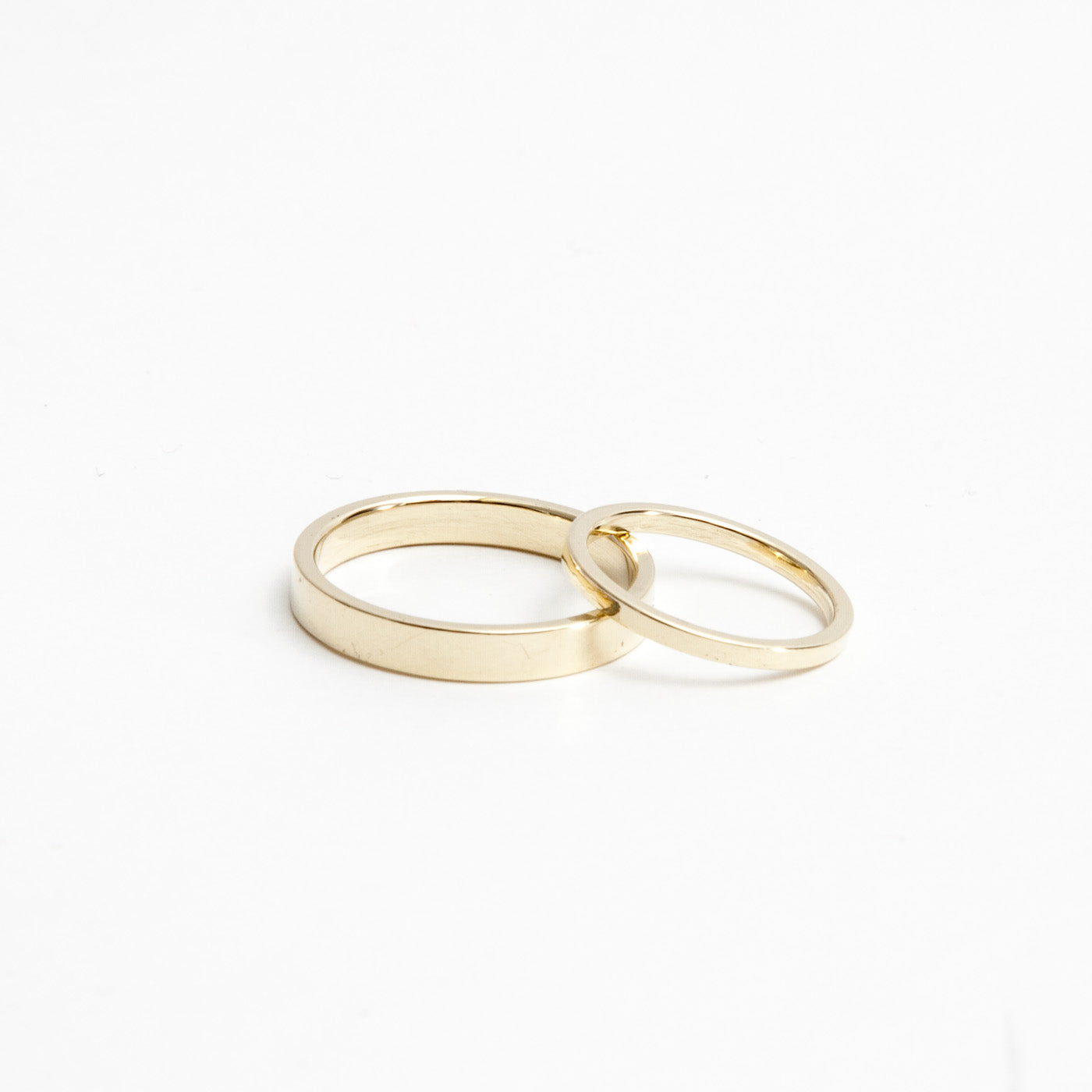wedding ring Penelope minimalist gold product view innan jewellery